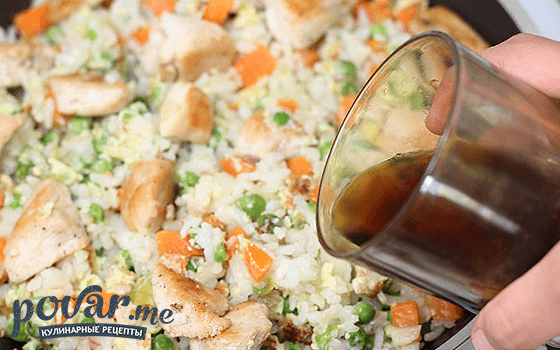 Жареный рис с курицей — рецепт приготовления с фото