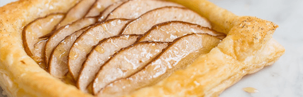 Пирожки из слоеного теста с яблоками — рецепт с фото
