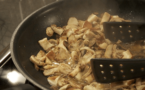 Картошка с грибами - рецепт приготовления с фото